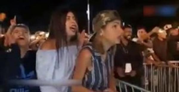 بالفيديو.. تصرفات جنونية لمراهقتين مغربيتين مهووستين بمغني راي