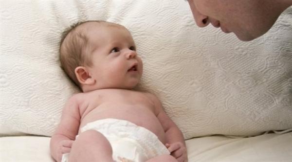 بعد كلمة "ماما"...ما هي الكلمات النمطية الأولى للطفل؟