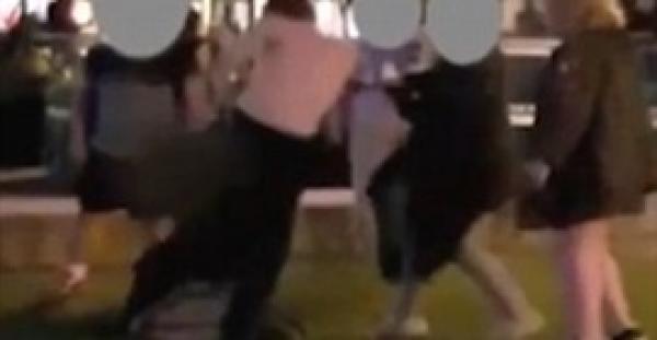 بالفيديو والصور.. لحظة ضرب امرأة لرجل وسرقته وسط الشارع