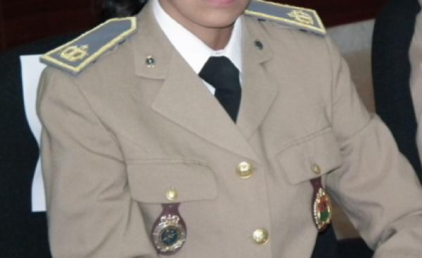 بائع متجول يقتحم مكتب قائدة محاولا "تصفيتها" ويصيب مخزني بشكل خطير