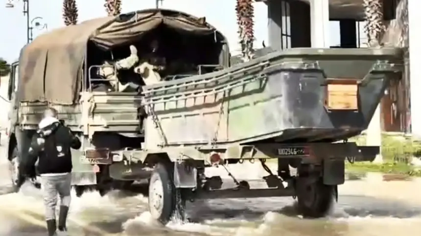 القصر الكبير.. السلطات تواصل إجلاء ساكنة الأحياء المتضررة من السيول وسط تنسيق وانضباط محكمين