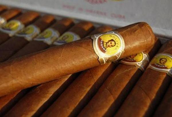 المعارضة تطالب برفع الضريبة على تبغ "التلفيف" و السيكار