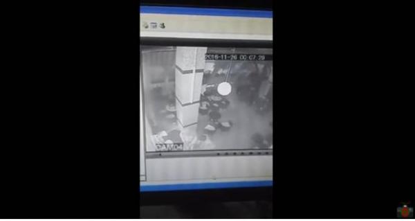 فيديو خطير.. سيناريو واقعة البيضاء يتكرر: جوج شفارة شرملو كارديان وسرقوه في مراكش