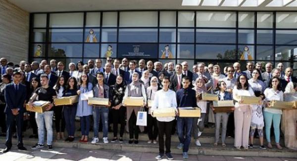 وزارة التعليم تحتفي بالتلاميذ المتفوقين في امتحانات الباكالوريا وتمنحهم جوائز تشجيعية