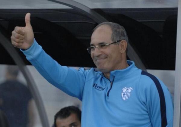 هل تعجل الهزيمة الرابعة على التوالي لـ"اتحاد طنجة" برحيل "بادو الزاكي"؟