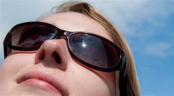 أشعة الشمس قد تؤدي إلى العمى