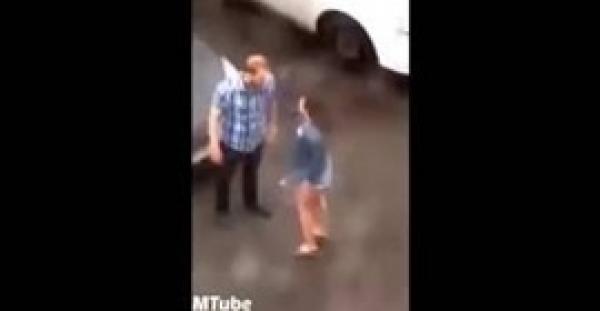 بالفيديو.. فتاة وحبيبها يتبادلان الصفعات بسبب الخيانة