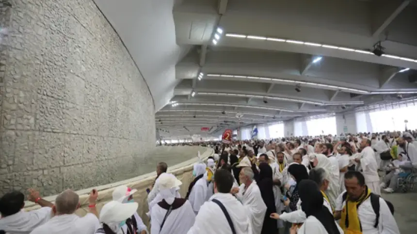 ما مصير الجمرات التي يرميها الحجاج في كل موسم حج؟