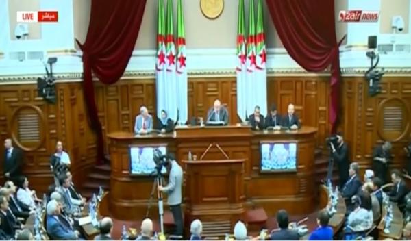 أعضاء مجلس الأمة في الجزائر يناشدون بوتفليقة مواصلة قيادة البلاد