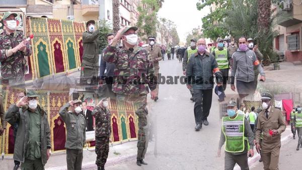 تقديرا لمجهوداتهم.. ساكنة حي شعبي بسطات تحيي رجال السلطة بالورود والزغاريد وتعزف لهم النشيد الوطني