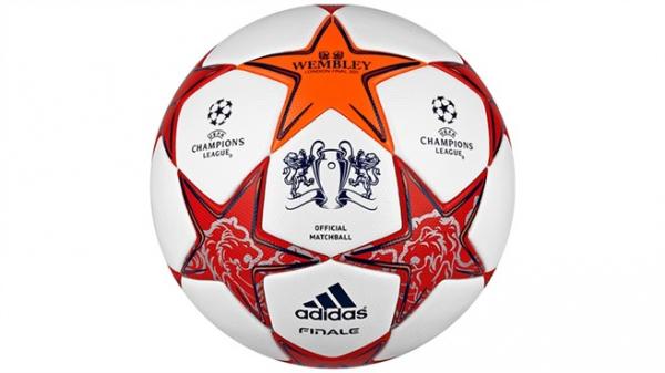 تقديم الكرة الرسمية لنهائي دوري الأبطال 