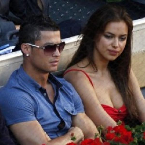 صور : نجوم ريال مدريد وصديقاتهم يخطفون الأضواء في نهائي بطولة مدريد للتنس