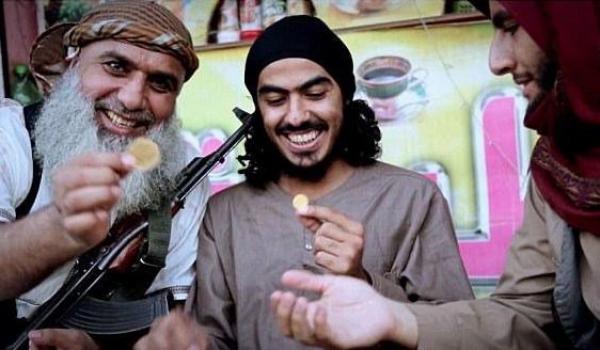 فيديو : "داعش" يتباهي بالدينار الذهبي و يُهدد اقتصاد العالم