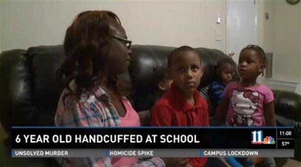 مدرسة أمريكية تقيد طفلاً بالأصفاد لسلوكه السيء