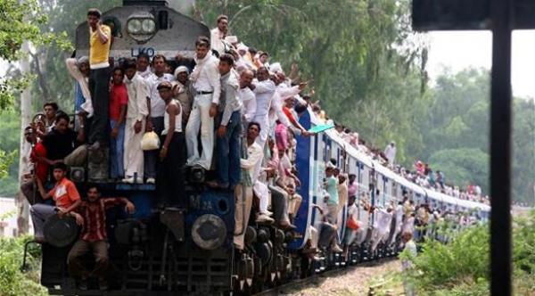 بالصور: قطارات "الازدحام" في الهند
