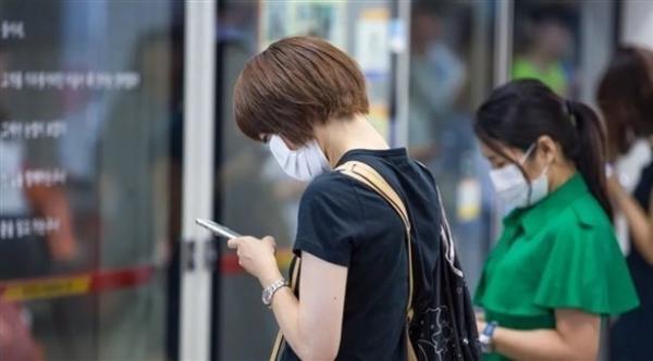 إرشادات لتجنب آلام الرقبة أثناء استخدام الهواتف الذكية