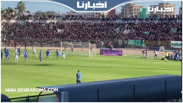 فرحة هستيرية للاعبي الرجاء والجمهور بعد عودة سريعة في النتيجة أمام السوالم