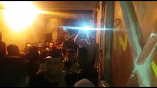 بالفيديو : فاسيون يحاصرون اجنبيا بسبب تهمة الفساد مع القاصرات