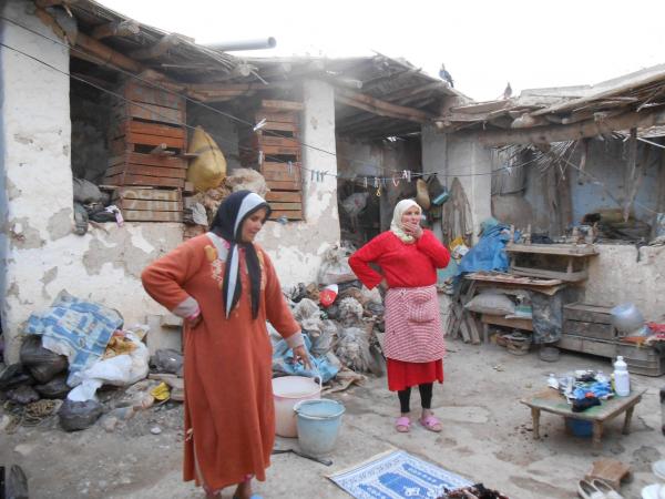 فضيحة ... منكوبو زلزال الحسيمة لسنة 2004 ما زالوا يقطنون بالخيام