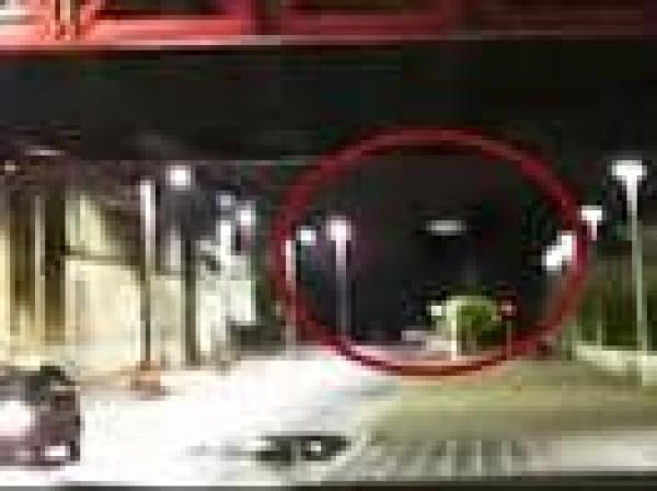 "جسم غريب" يثير الحيرة في سماء مدينة أوروبية (فيديو)