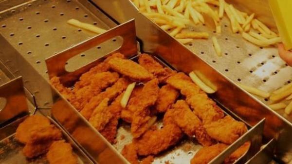 "ماكدونالدز" تمنع بيع "الدجاج المحقون" بأمريكا .. فماذا عن المغرب !