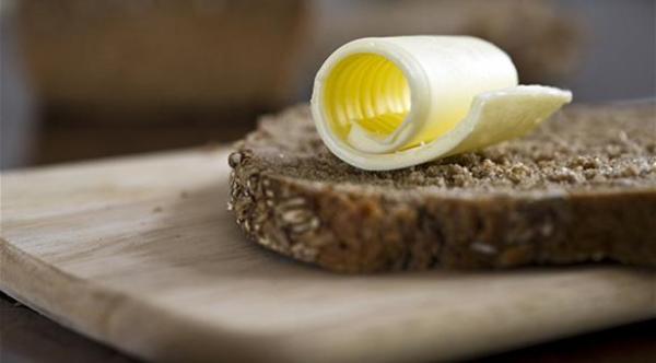  dساعد على استقرار سطح الخلية وتكوين الهرمونات الجنسية 