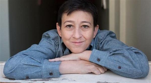 ممثل هوليودي يعيش بجسم طفل عمره 14 عاماً