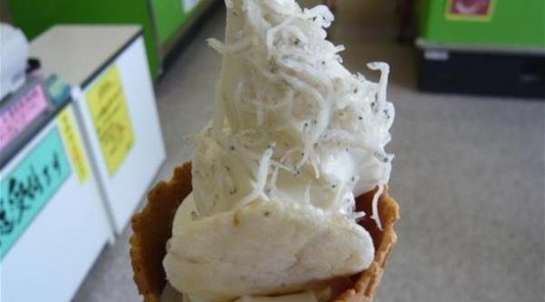 بالصور: "آيس كريم" بنكهة السمك في اليابان بمناسبة رأس السنة