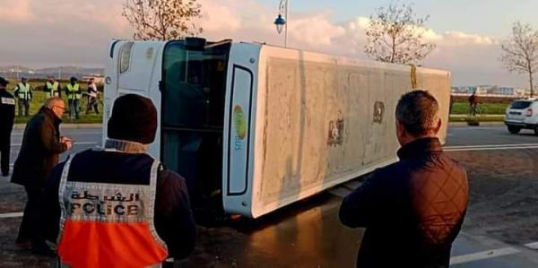 انقلاب حافلة لنقل العمال بمارتيل وحديث عن قتلى وجرحى