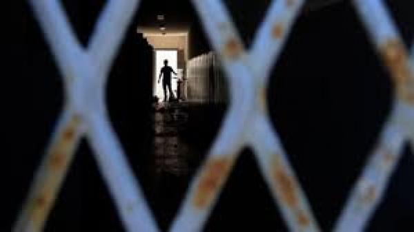 على طريقة الأفلام .. سجين يهرب عبر نافذة مرحاض بتارودانت