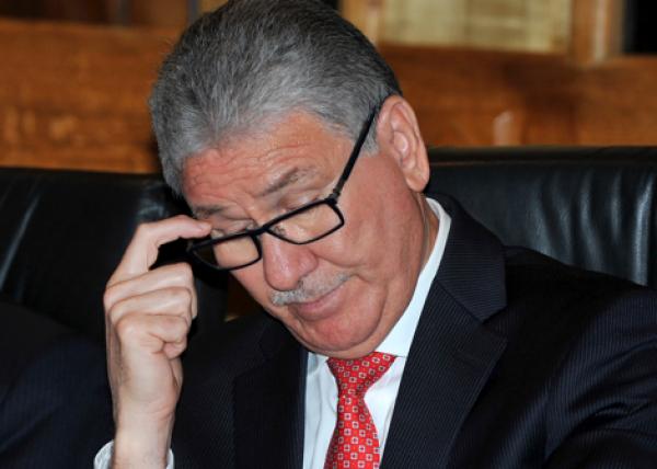 الفايسبوك وما يدير ....الوردي يدخل على الخط في قضية فيديو الطبيب "مول الرشوة"