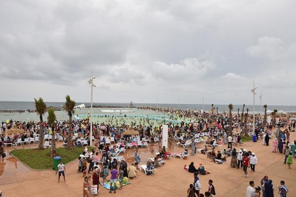 بأمر من عاهل البلاد...طاقم طبي عسكري في خدمة مرتادي المسبح البلدي الكبير بالرباط (صور)