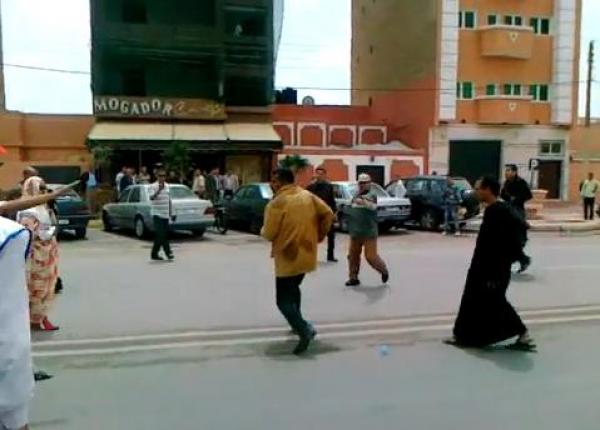 صحراوي يحرق نفسه بالعيون 