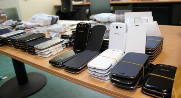 إحباط محاولة تهريب 376 من الهواتف النقالة الذكية عبر باب سبتة تتجاوز قيمتها 176 ألف درهم
