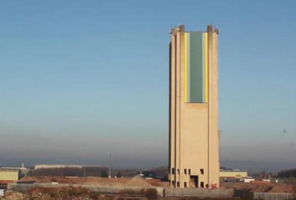 بالفيديو: برج يصمد أمام المتفجرات أثناء هدمه