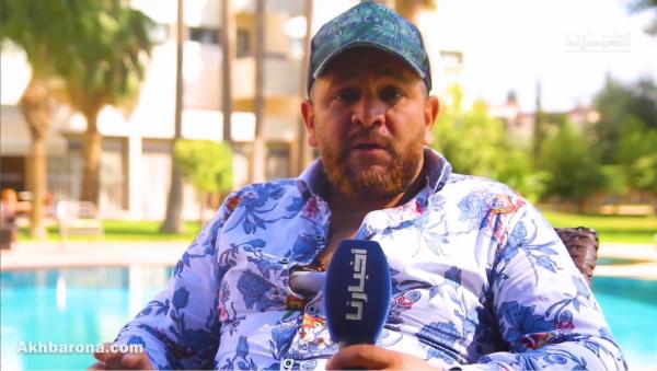 الممثل يونس الهري يكشف حقائق مثيرة من حياته وهذا ماقاله عن صدمة وداع أمه ومسلسل "صلا والسلام"