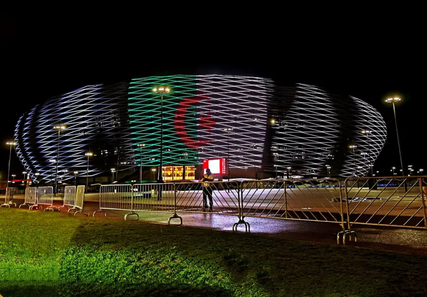 عاقوا بيهم.. جماهير جزائرية تفضح أكاذيب إعلام الكابرانات وترد عليه بصور ومشاهد حقيقية من قلب المملكة المغربية