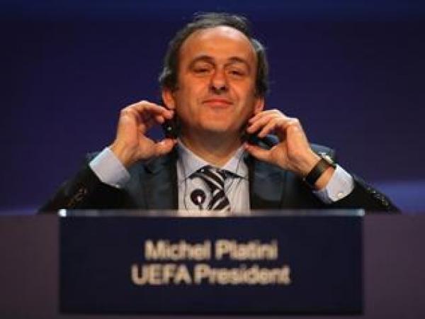 بلاتيني يحضر مباراة المغرب والجزائر