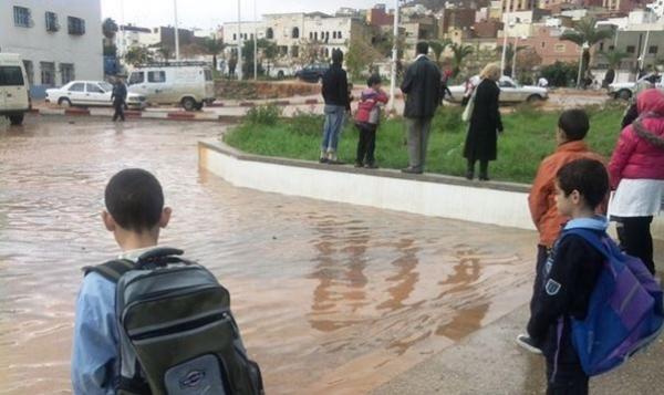 الأمـطار تـكشف هـشاشة مـدرسة دشنها الملك قبل 3 أشهر بمدينة الناظور  