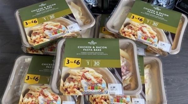 التسوق من الانترنت...معلمة رياضيات تتسلم 7 وجبات معكرونة عوض 7 آلات حاسبة