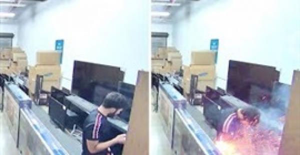 لحظة انفجار سيجارة إلكترونية في جيب رجل (فيديو)