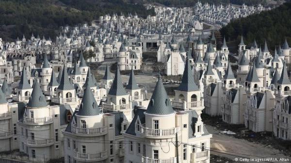 "قصور ديزني" التركية التهمت ملايين الدولارات وانتهت مدينة أشباح