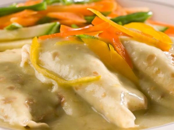 الدجاج بالصلصة البيضاء والبطاطا البوريه