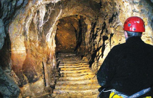 لعنة المناجم مستمرة...قتلى وإصابات خطيرة إثر انفجار وقع داخل منجم بمريرت