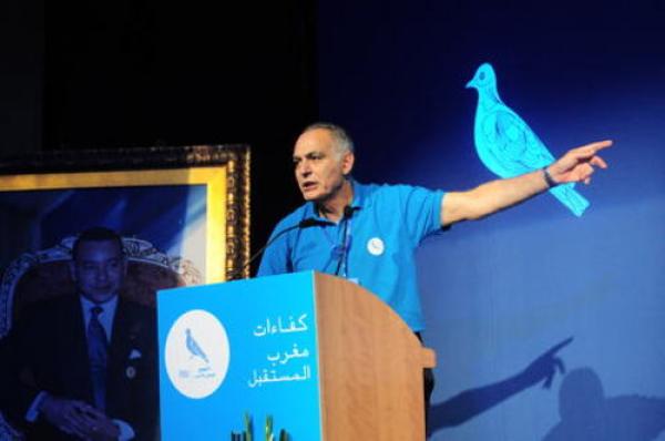 المكتب السياسي للأحرار يوافق على الانضمام للحكومة ويفوض مزوار تدبير المشاورات