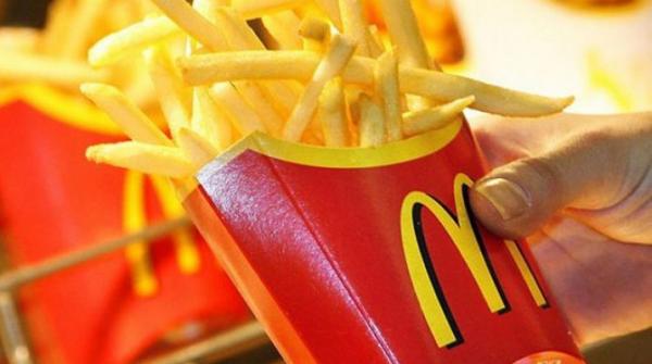 انتبهوا..موقع فرنسي يؤكد أن بطاطس "ماكدونالدز" تحتوي على مكونات خطيرة ومسرطنة مستخرجة من البترول