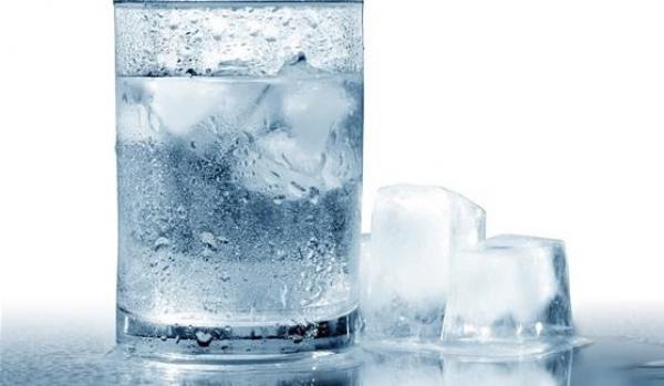 حذاري من شرب الماء المثلج في فصل الصيف