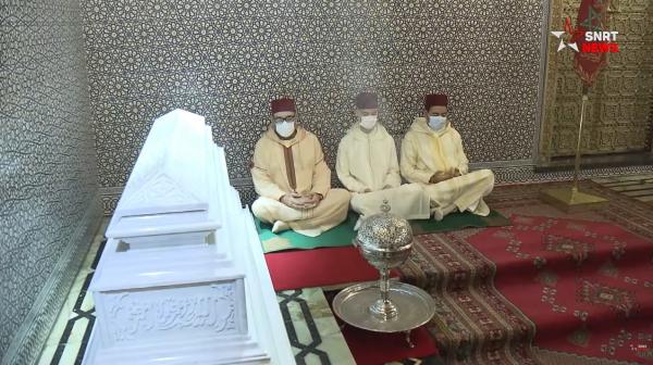 الملك محمد السادس يحيي ذكرى وفاة المغفور له الملك الحسن الثاني