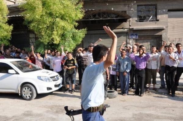 الجيش السوري الحرّ يعتقل 150 عنصرًا من القوات النظامية والشبيحة