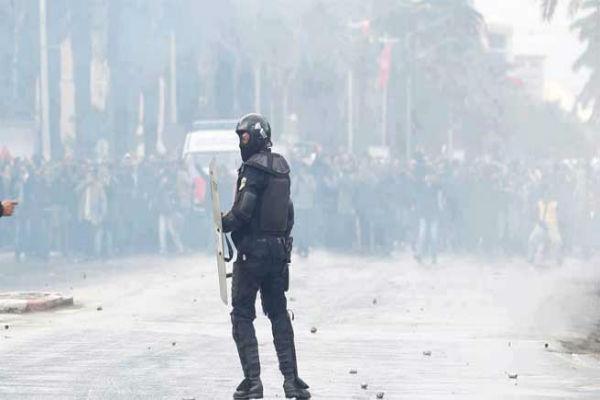 مواجهات عنيفة بين الشرطة التونسية ومتظاهرين في قفصة